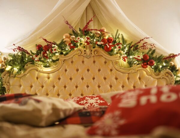 How to Decorate The Perfect Aesthetic Christmas Bedroom