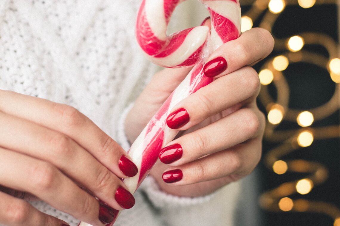 20 Charming Christmas Nail Ideas for Short Nail Girlies