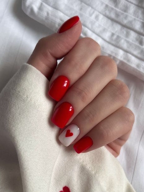Heart accent nail