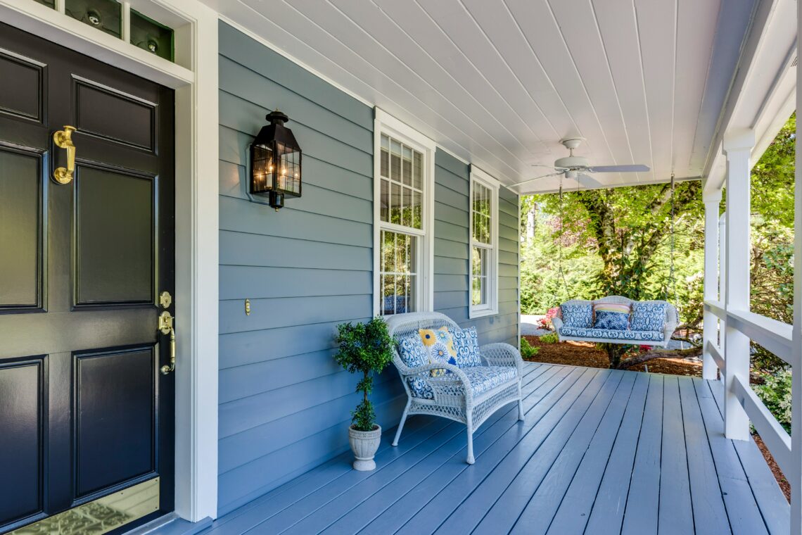 HGTV Worthy Spring Front Porch Decor (From Amazon!)
