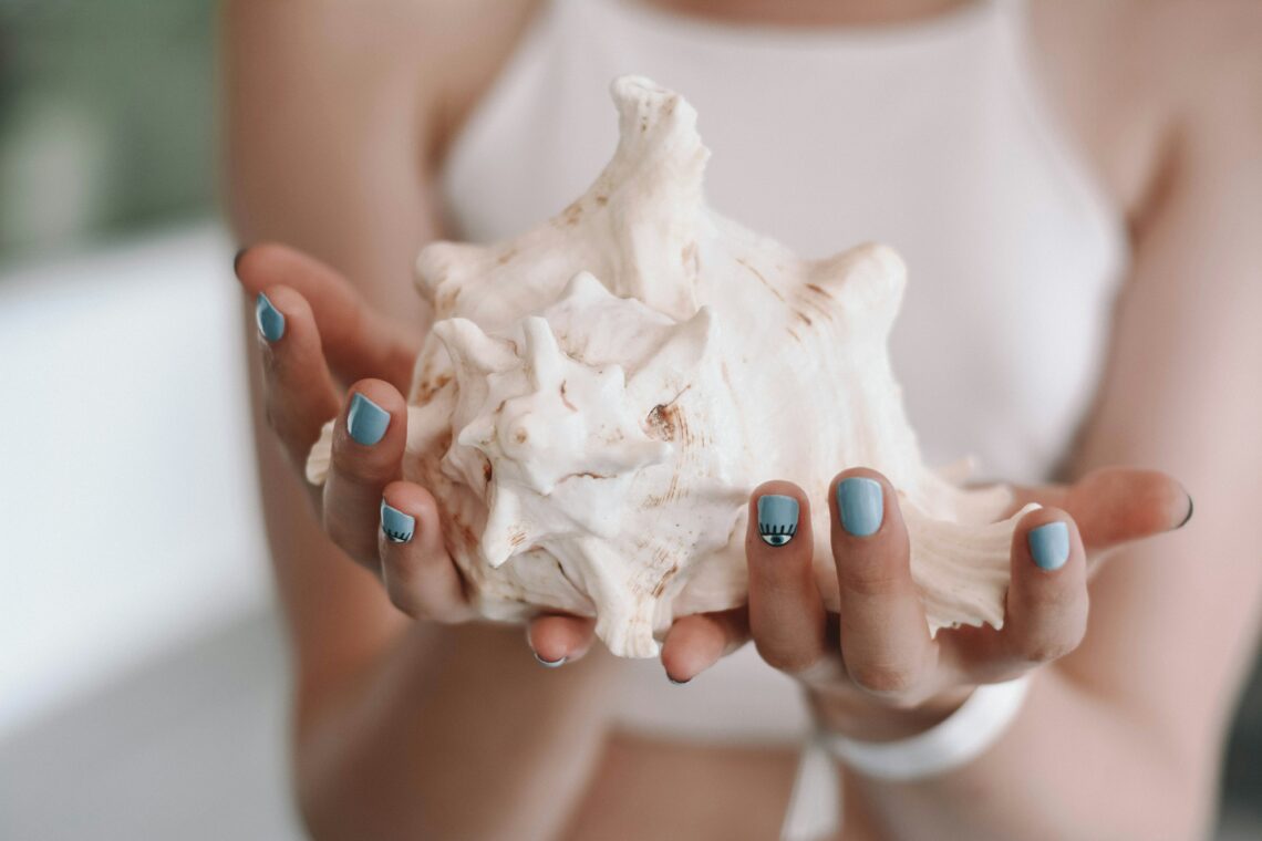 You Have to Check Out These Short Summer Nail Ideas