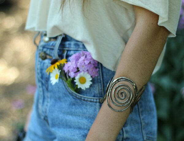 T-Shirt and Shorts Outfit Ideas That Actually Look Stylish