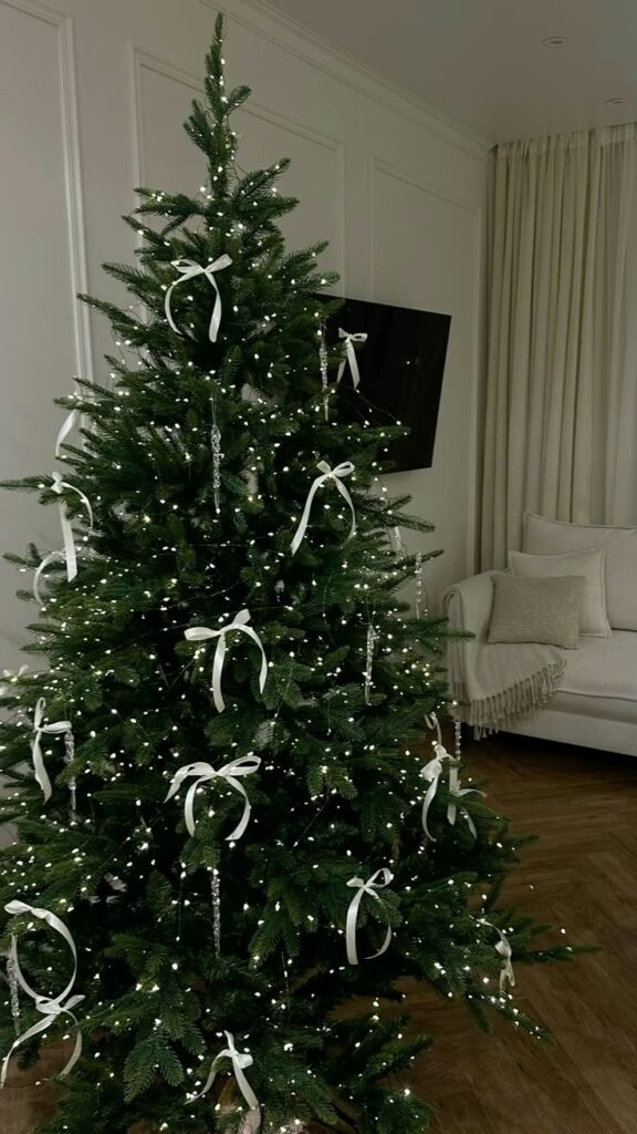 Minimalist tree