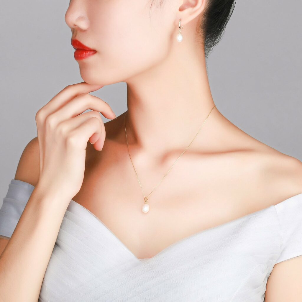 Simple Elegance Pearl Necklace & Earrings Gift Set
