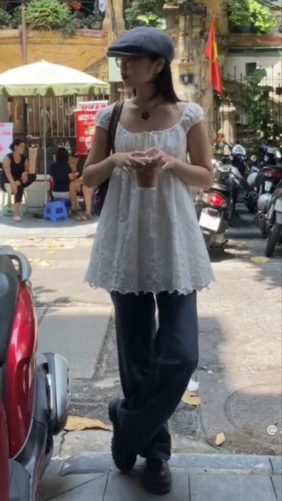 Tunic+pants+sneakers