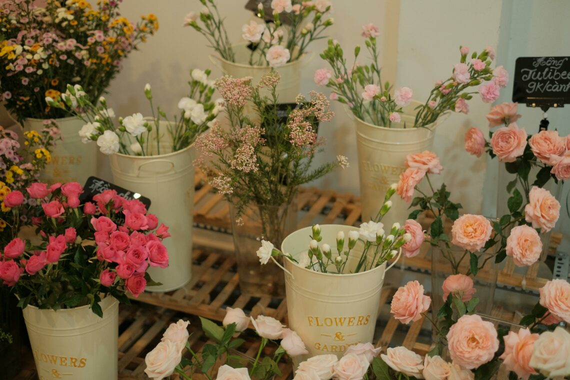 Everything You Need to Know to Make a DIY Bloom Bar