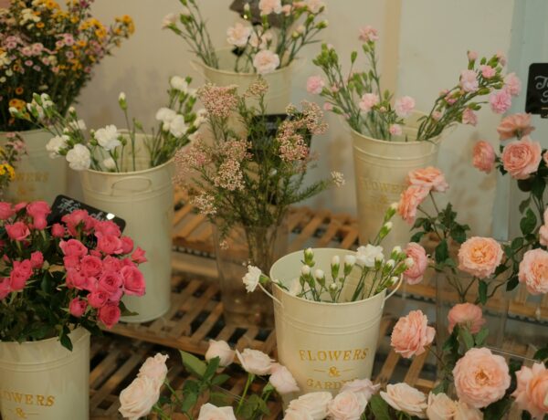 Everything You Need to Know to Make a DIY Bloom Bar