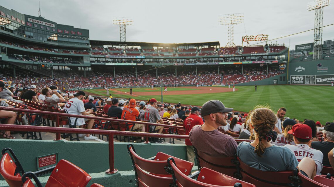 18 Baseball Game Outfits for Women That Hit It Out of the Park
