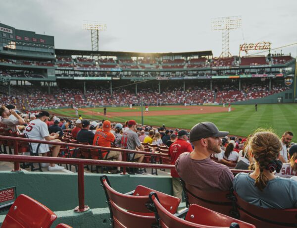18 Baseball Game Outfits for Women That Hit It Out of the Park